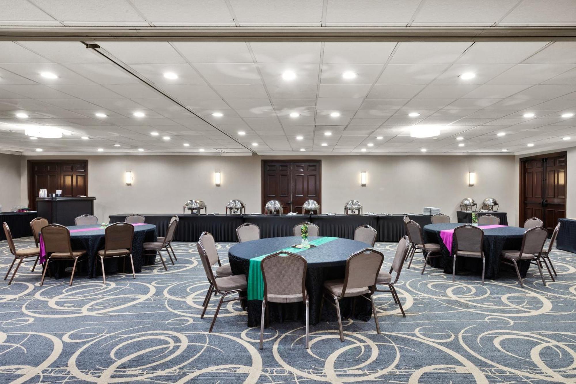 אוקברוק טראס Holiday Inn Chicago/Oak Brook By Ihg מראה חיצוני תמונה