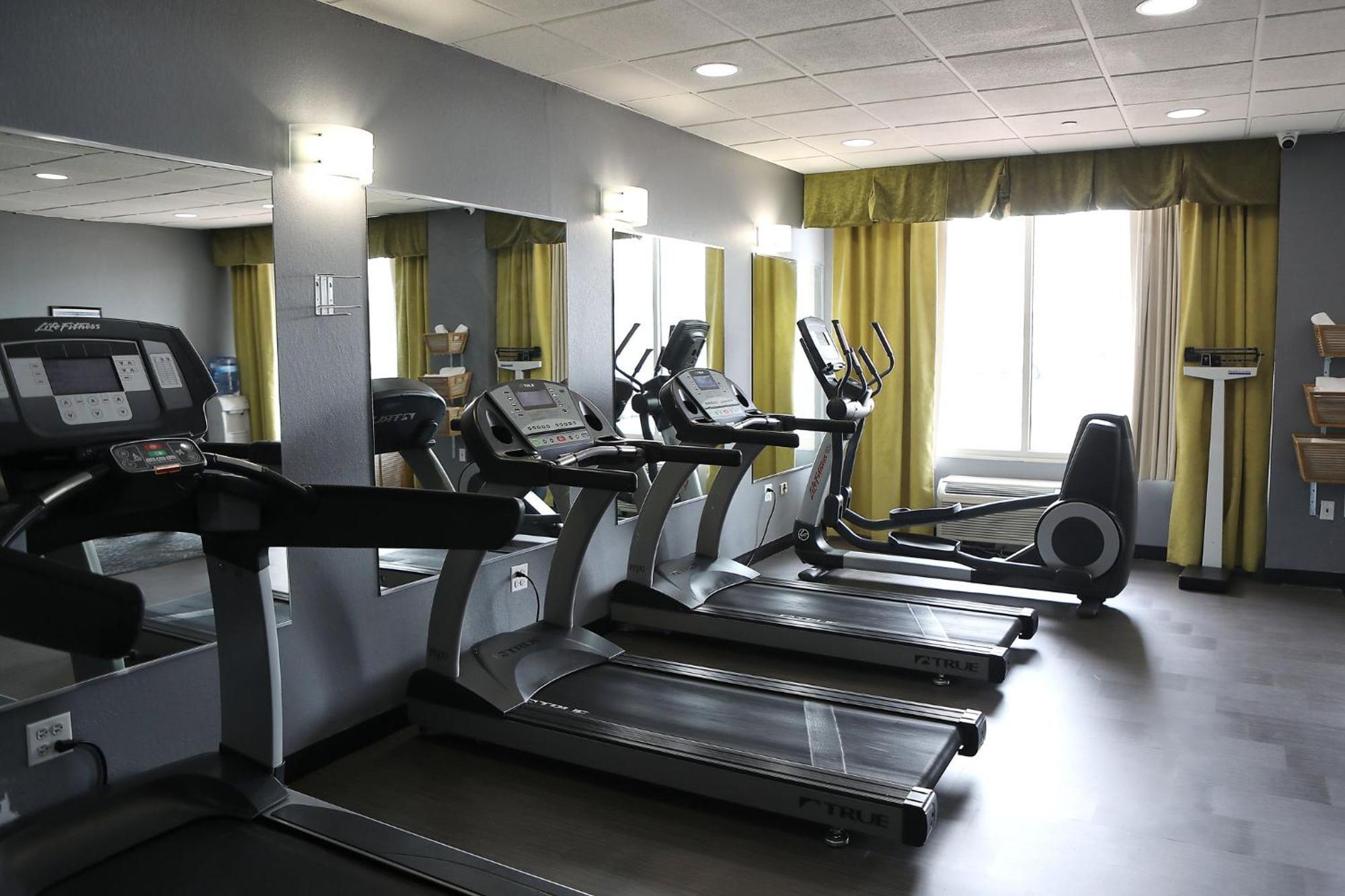 אוקברוק טראס Holiday Inn Chicago/Oak Brook By Ihg מראה חיצוני תמונה